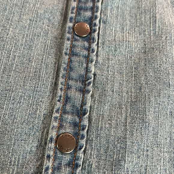Guess Jeans Distressed Buttoned Top - Picture 5 of 13